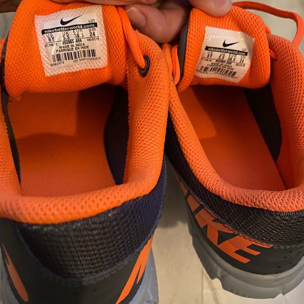 Nike Shoes - Picture 5 of 7